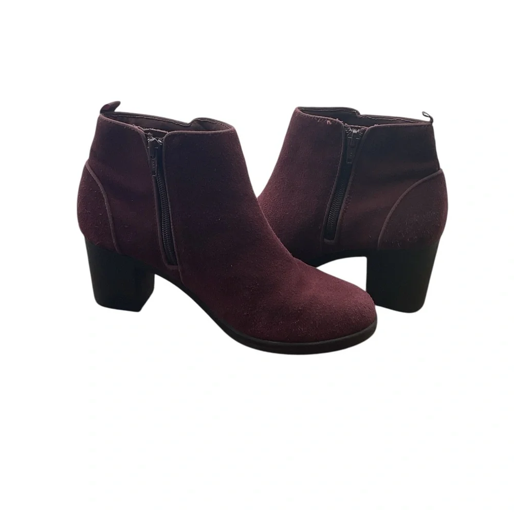 Clarks Rich Burgundy suede season color Ankle Booties size‎ 8